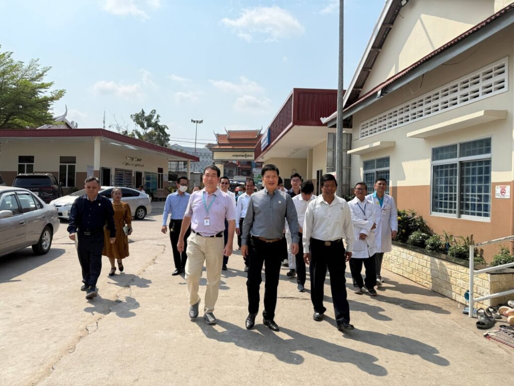 ថ្នាក់ដឹកនាំមន្ទីរពេទ្យព្រះអង្គឌួង និងក្រុមវេជ្ជបណ្ឌិតឯកទេស បានចុះអភិបាលគាំទ្រ និងពិនិត្យវឌ្ឍនភាពនៃការផ្ដល់សេវាសុខាភិបាលនៅមន្ទីរពេទ្យបង្អែកខេត្តតាកែវ